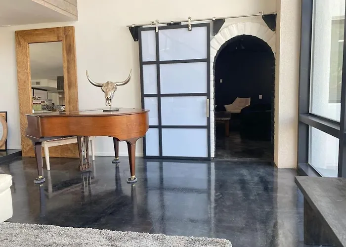 Heated Pool, Spa, 4 Bedroom 3.5 Ba, Mountain Views Holiday home Tucson