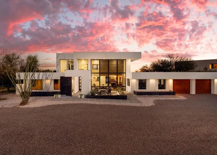 Heated Pool, Spa, 4 Bedroom 3.5 Ba, Mountain Views Holiday home *