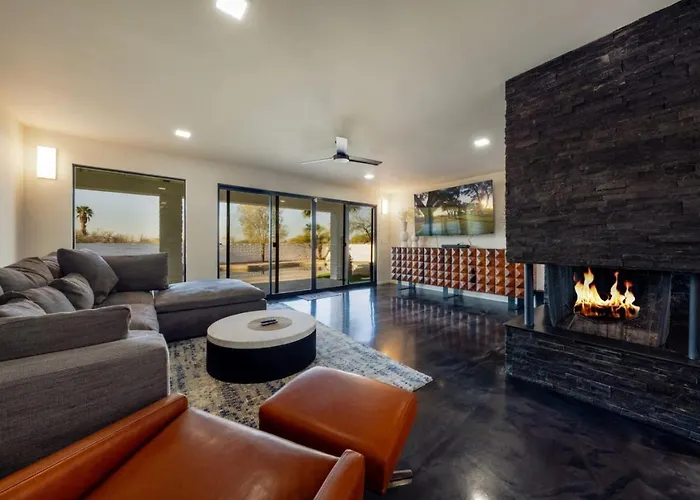 Heated Pool, Spa, 4 Bedroom 3.5 Ba, Mountain Views Holiday home