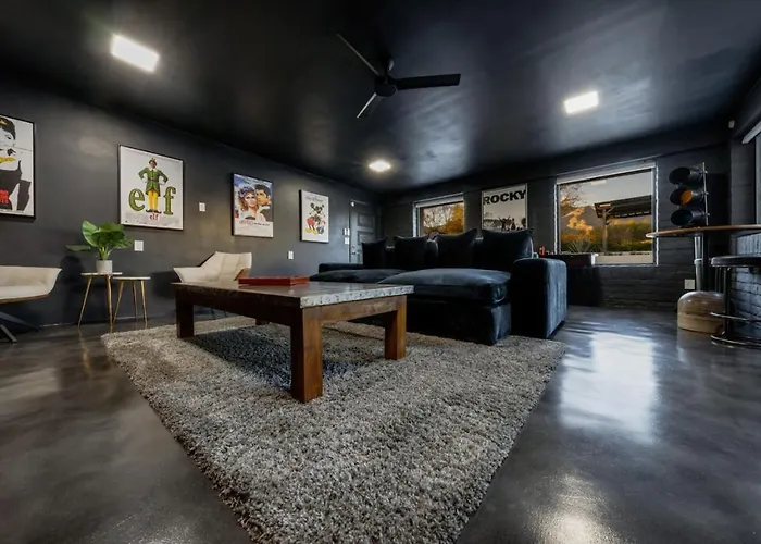 Heated Pool, Spa, 4 Bedroom 3.5 Ba, Mountain Views Holiday home Tucson